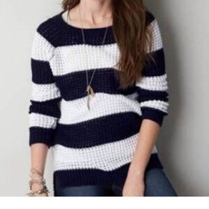 American Eagle Jegging‎ Sweater Women’s Size Medium Striped Knit Cozy Nautical